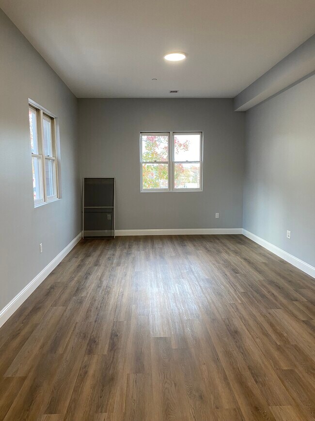 Building Photo - 391 Springfield Ave