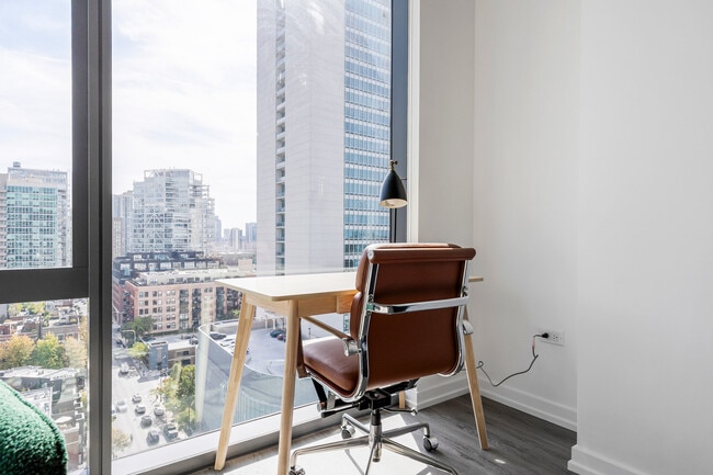 Building Photo - 460 W Chicago Ave