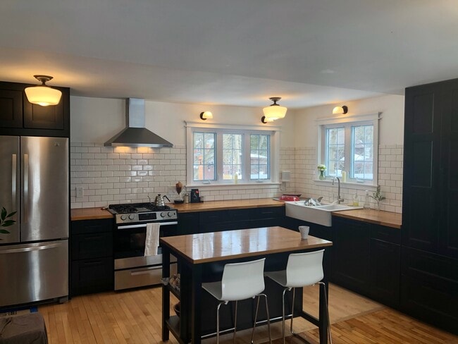 Building Photo - Pleasant Street Apartments