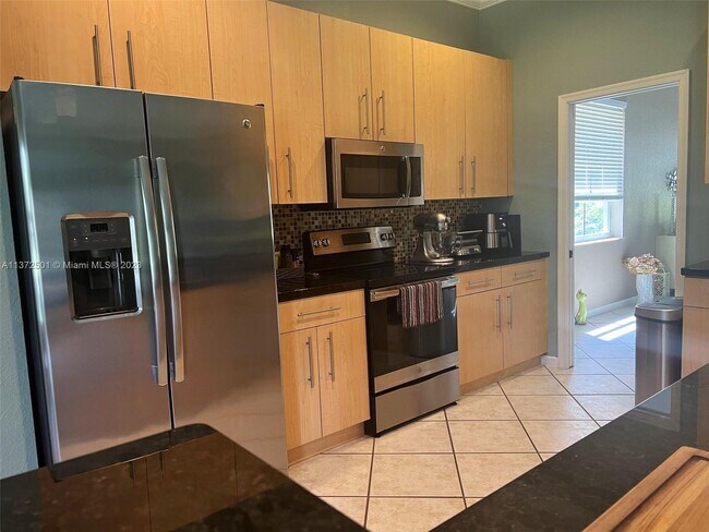 Foto del edificio - 1702 Sparrow Ln