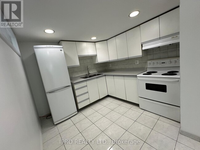 Building Photo - 14 Brigham Ct