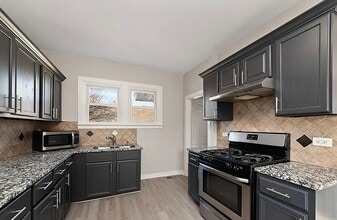 Building Photo - 742 E Downer Pl