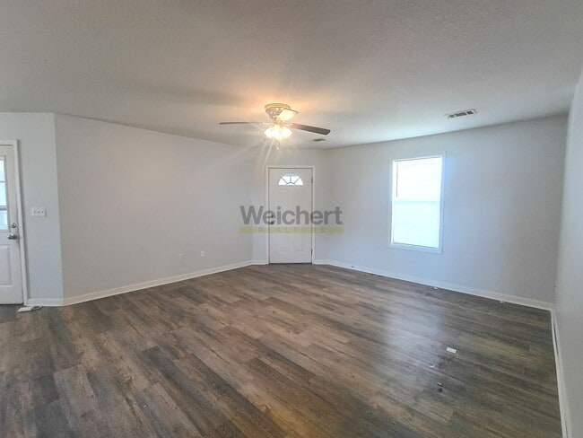 Foto del edificio - 3BR/2BA Home with Carport & Easy Highway Access