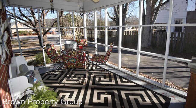 Foto del edificio - 3 br, 2 bath House - 4026 Church St