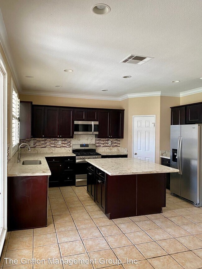 Building Photo - 5 br, 3 bath House - 347 Steiner Drive