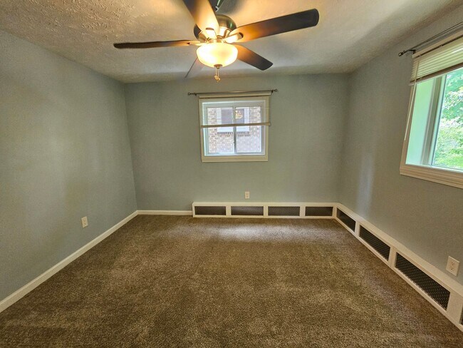 Foto del edificio - 2 bedroom 1 bath apartment located in Bell...