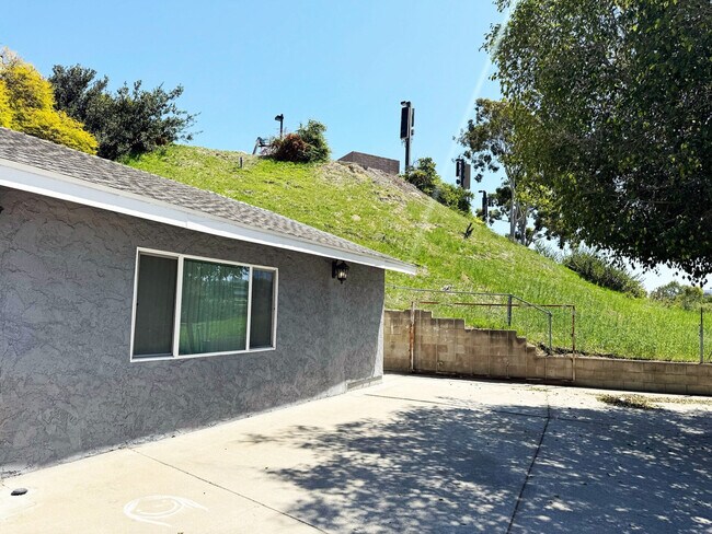 Foto del edificio - 10154 Campo Rd