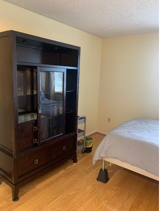 Dresser - 1012 Ravens Crest Dr