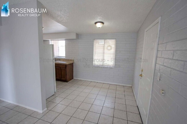 Building Photo - 565 S Hobson