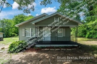 Building Photo - 2206 12th Ave W