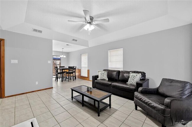 Foto del edificio - 1604 Avocet Ave W