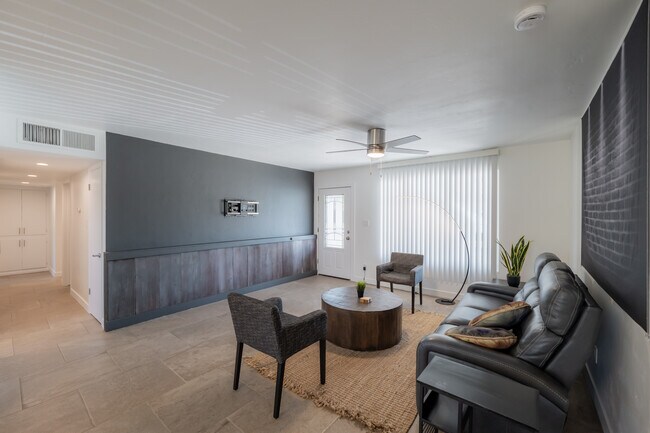 Foto del edificio - 1328 W 6th St
