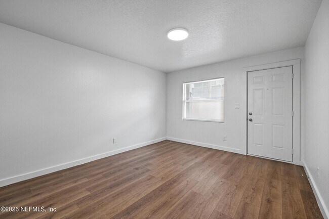 Building Photo - 231 E 16th St