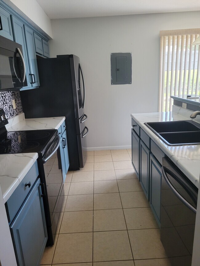 Building Photo - 2731 Shadow Ridge Plz