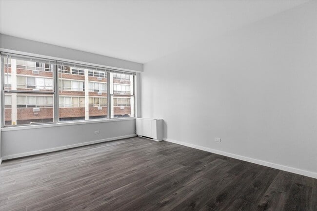 Building Photo - 6157 N Sheridan Rd