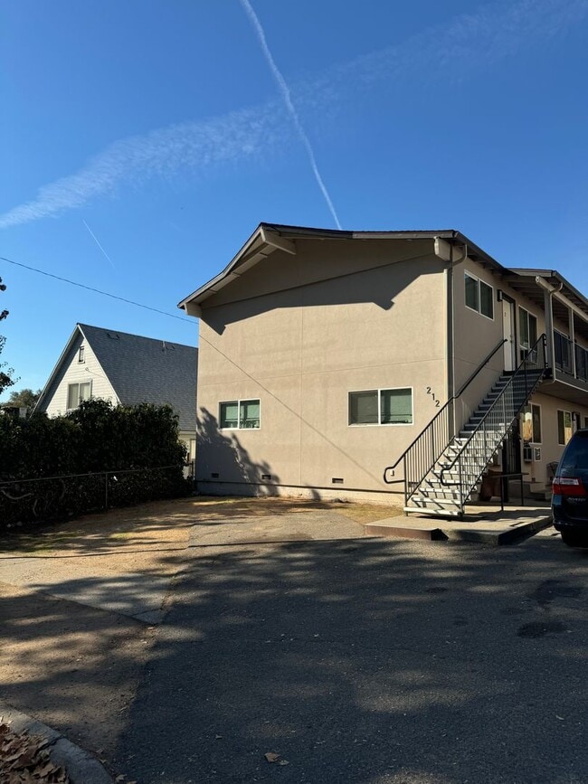 Building Photo - 212 D St