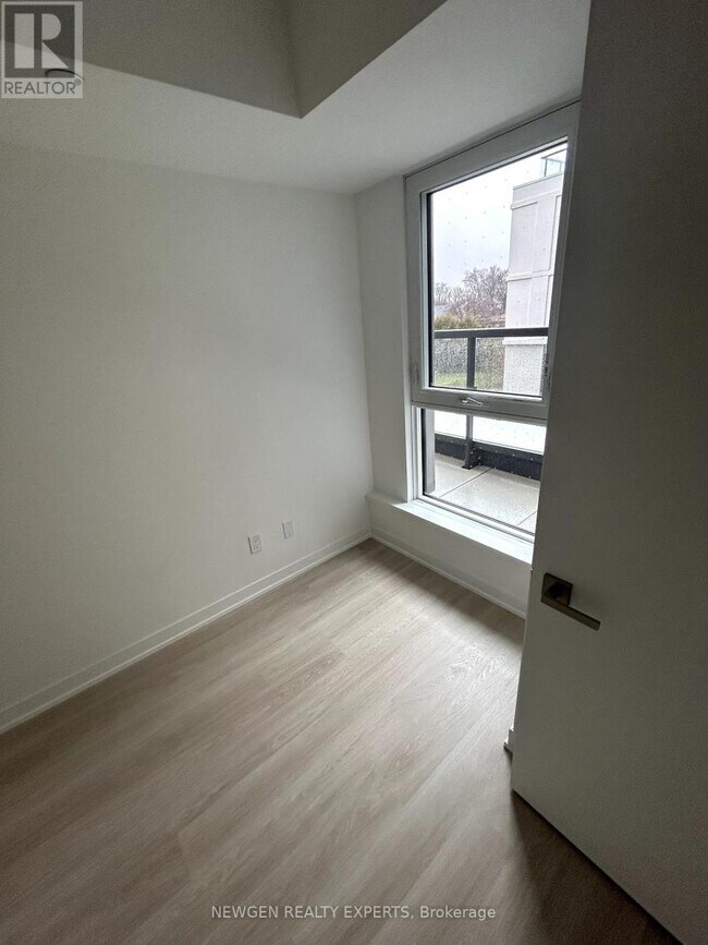 Photo du bâtiment - 500-500 Wilson Ave
