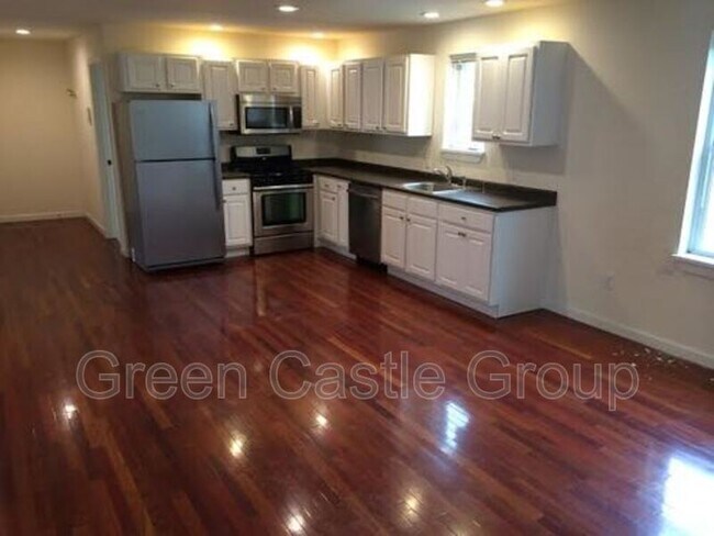 Foto del edificio - 323-325-325 College St