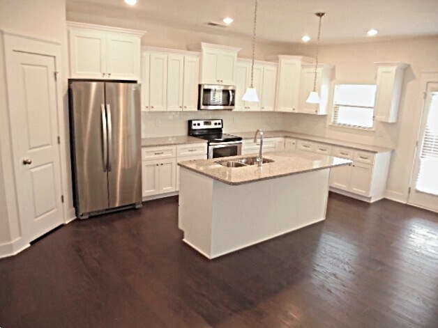 Building Photo - 1072 Adams Haven Bend