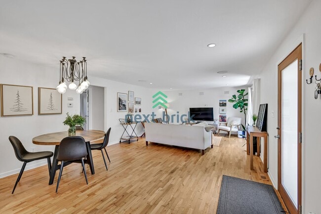 Building Photo - A beautiful 3 bedrooms and 2 bathrooms house