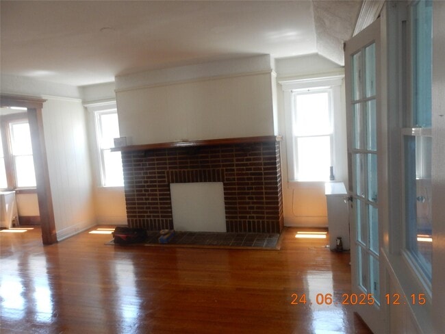 Building Photo - 337 S 3rd Ave