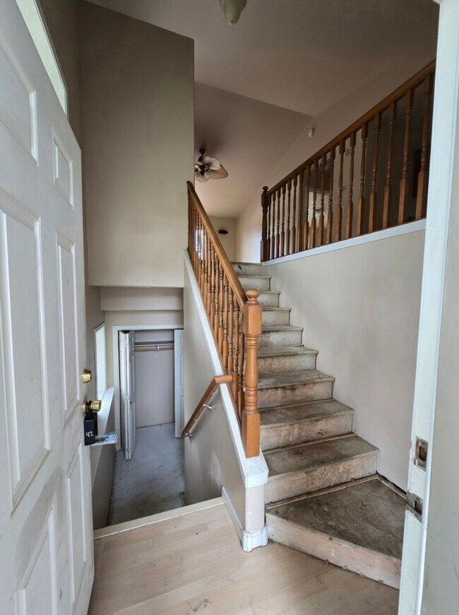 Foto del edificio - 1317 Mirror Lake Ln