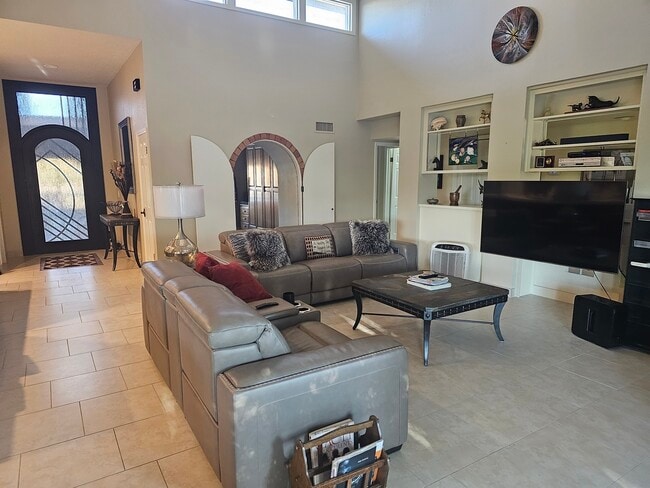 Building Photo - 26445 N Avenida Del Ray