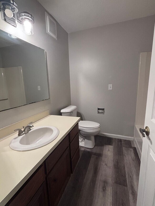 Building Photo - 927 Delmar Ct NW