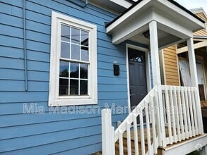 Building Photo - 628 W Anderson Ln