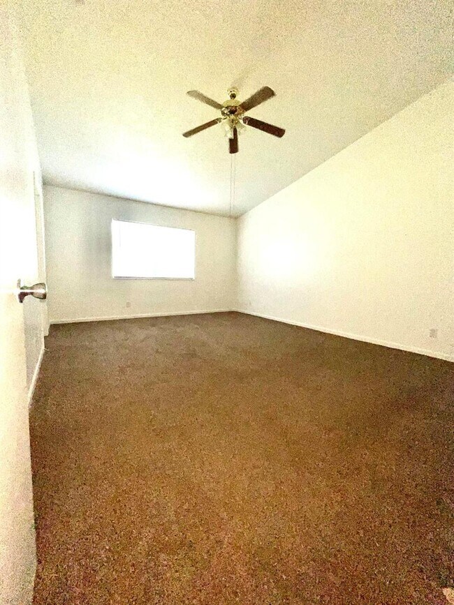 Foto del edificio - 70 Fairway Ln