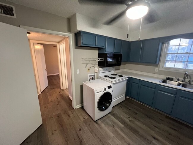 Foto del edificio - 1 bedroom 1 bath. cute and cozy!  REDUCED ...