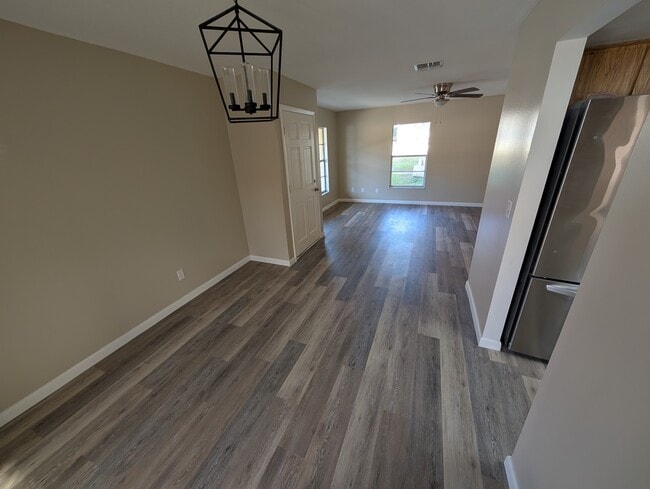 Foto del edificio - 11513 Valencia Dr