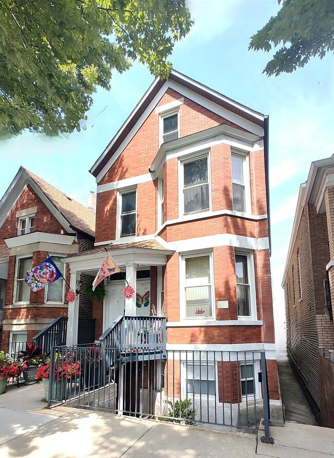 Building Photo - 3643 S Hermitage Ave
