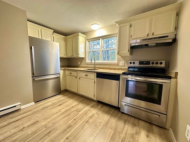 Building Photo - 7 Maple Crest Cir