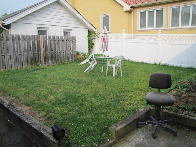 Yard - 368 Rochelle Ave