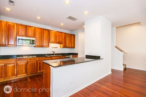 Foto del edificio - 1323 S Indiana Ave