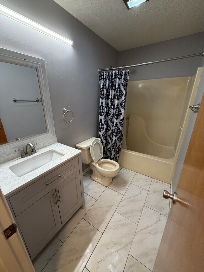 Foto del edificio - 817 Tanager Rd