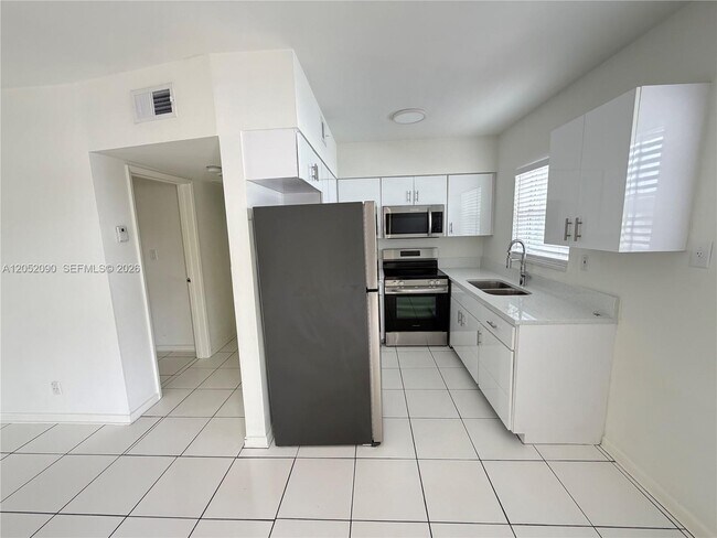 Foto del edificio - 2352 NE 9th St