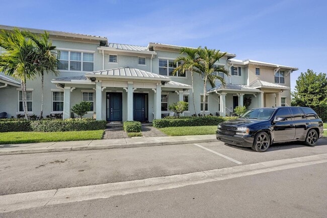 Photo - 1300 Eucalyptus Dr House