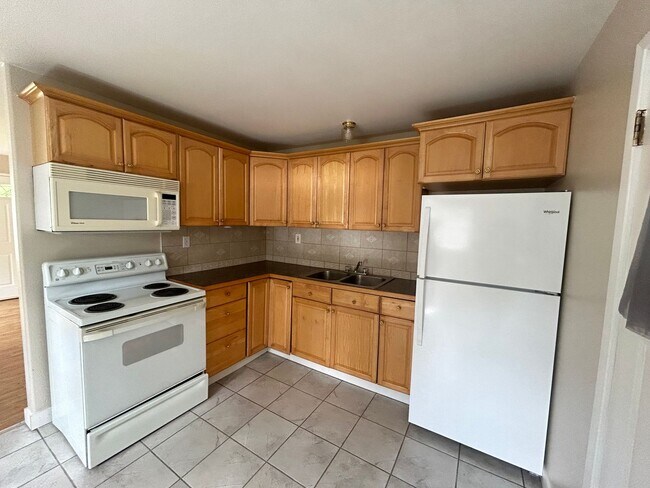 Foto del edificio - 4552 Pender St.