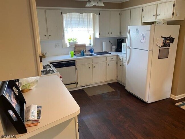 Building Photo - 723 N Ave W