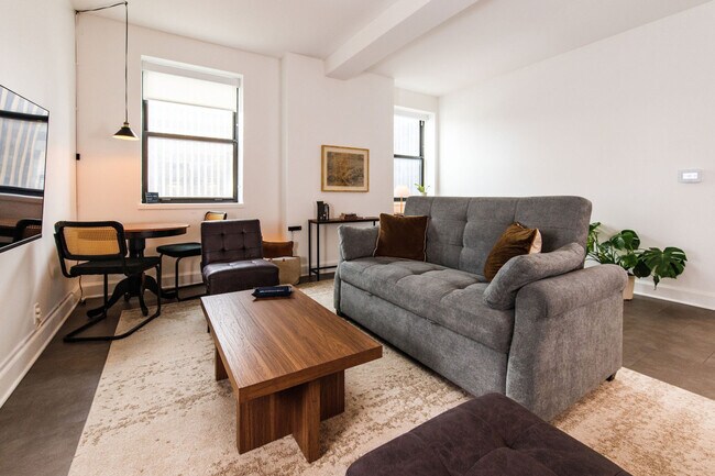 Foto del edificio - 758 North Broadway-SI ID1379069P