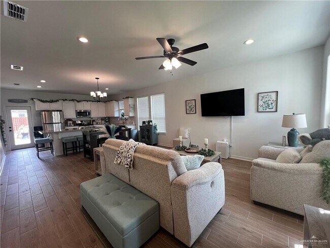Building Photo - 3218 El Paso Dr