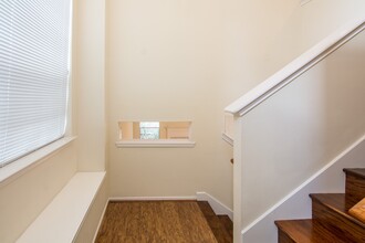 Building Photo - 127 N Villa Oaks Dr