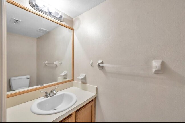 Building Photo - 2124 Fletchers Point Cir