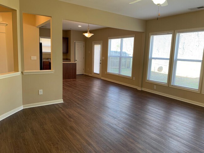 Building Photo - 5990 Crestwick Wy