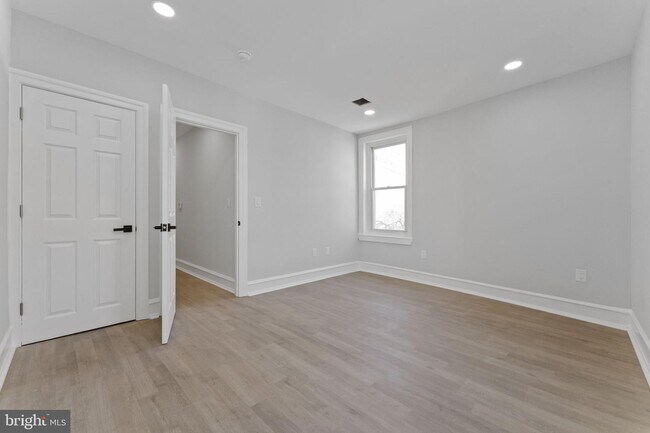 Foto del edificio - 7703 Ridge Ave