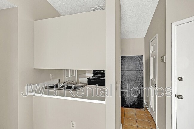 Building Photo - 10977 Traci Lynn Dr