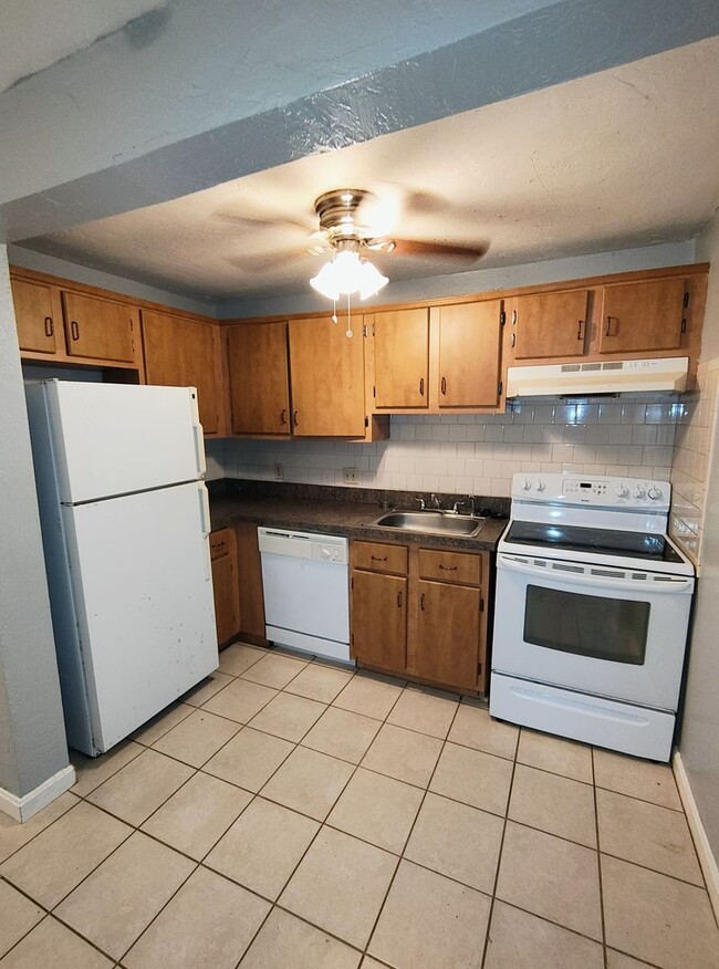 Building Photo - ****Mansfield Two Bed Condo $1,695****