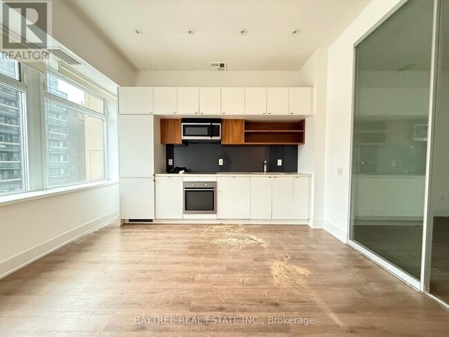 Building Photo - 111 St Clair Ave W